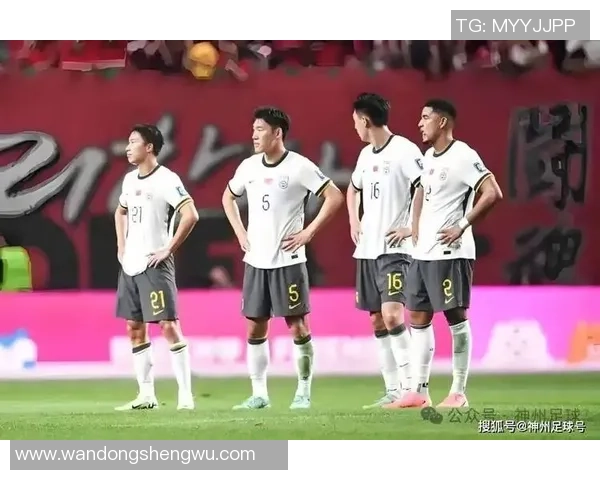 足球明星幽默回应记者提问重演引发现场笑声不断